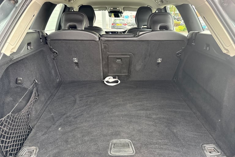 2019 Volvo XC60 2.0 B4 MHEV Momentum Auto AWD Euro 6 (s/s) 5dr SUV DIESEL Automatic