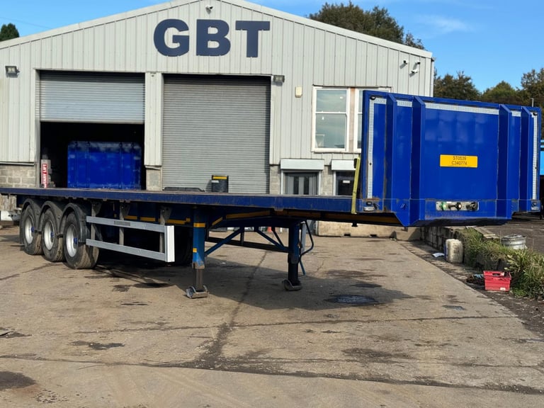 Coli well Flat bed trailer Post and sockets 