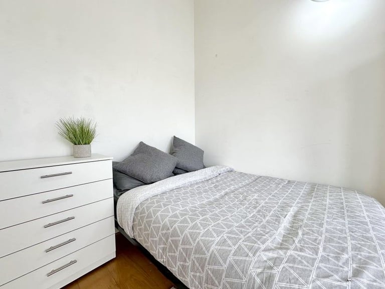 image for ☀️ Serviced Room ✅ Weekly Cleaning