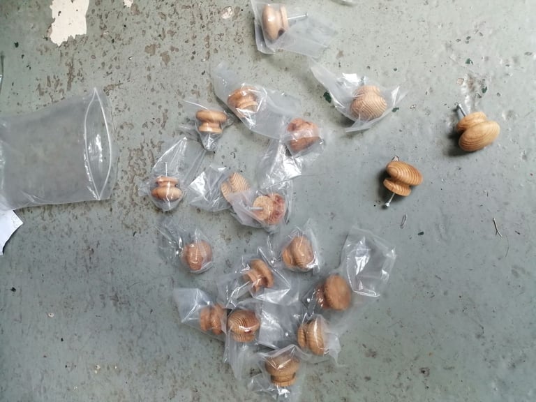 Wooden door handles (18 used pine handles 