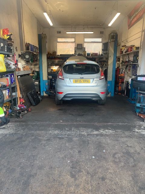 Workshop Service Bay Fully Equipped On Busy Main Road Burntisland