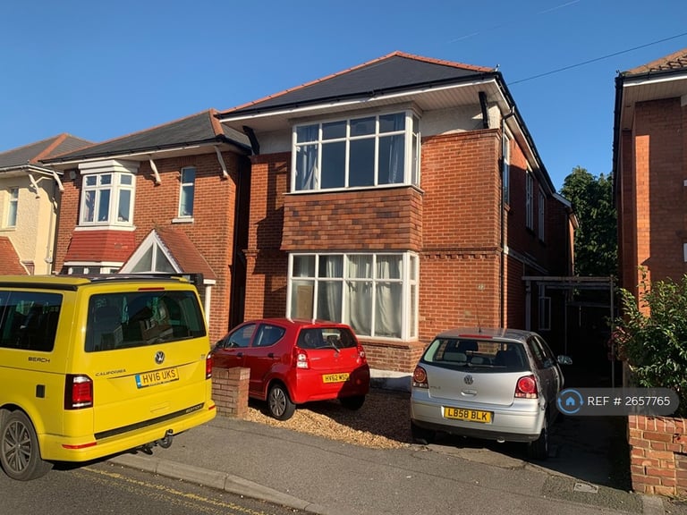 7 bedroom house in Bengal Road, Bournemouth, BH9 (7 bed) (#2657765)