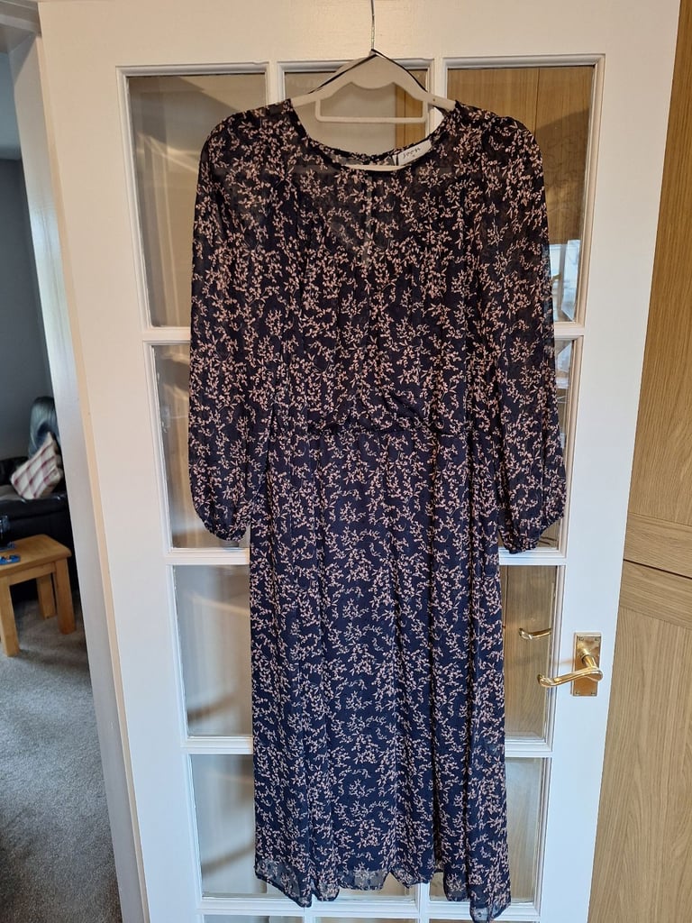 image for Size 18 dress from soon never been worn still got the label was £25.00