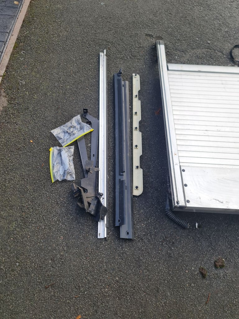 Ford Ranger Wildtrak  Roll-up Cover With Plastic Roof Top Black 2021 Model