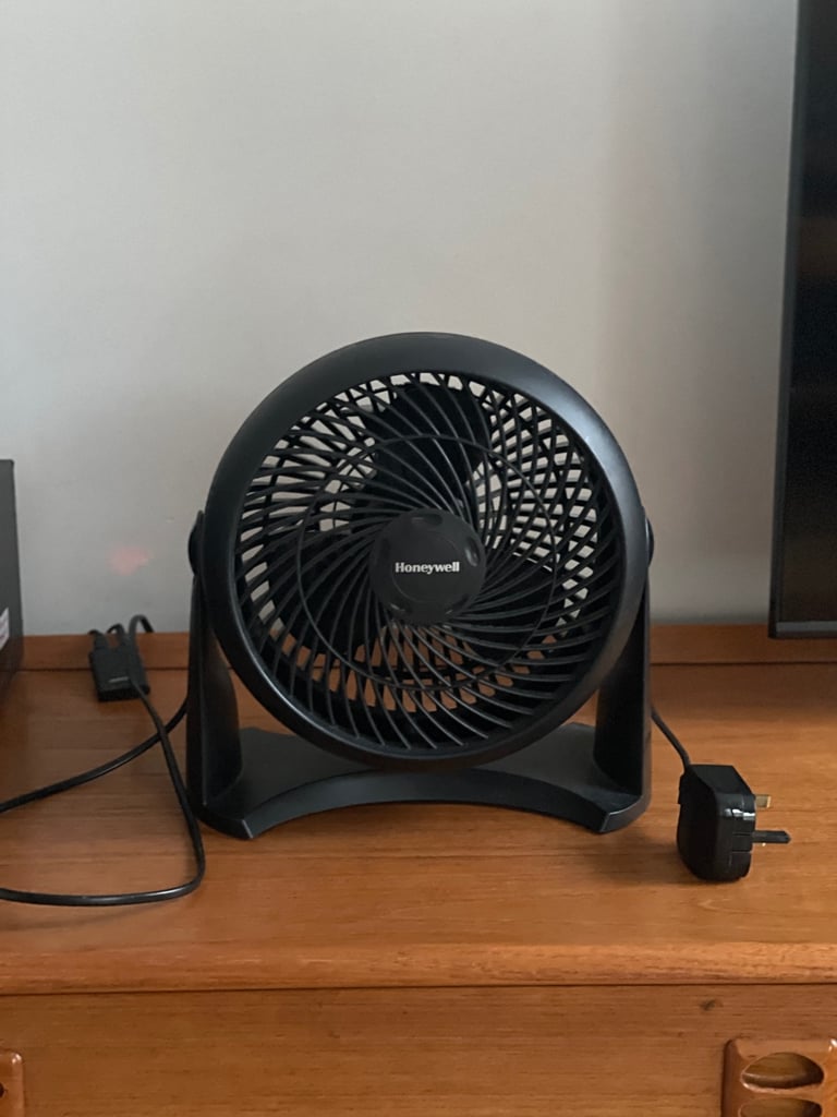 Honeywell fan in black. Pickup in Stoke Newington for £5