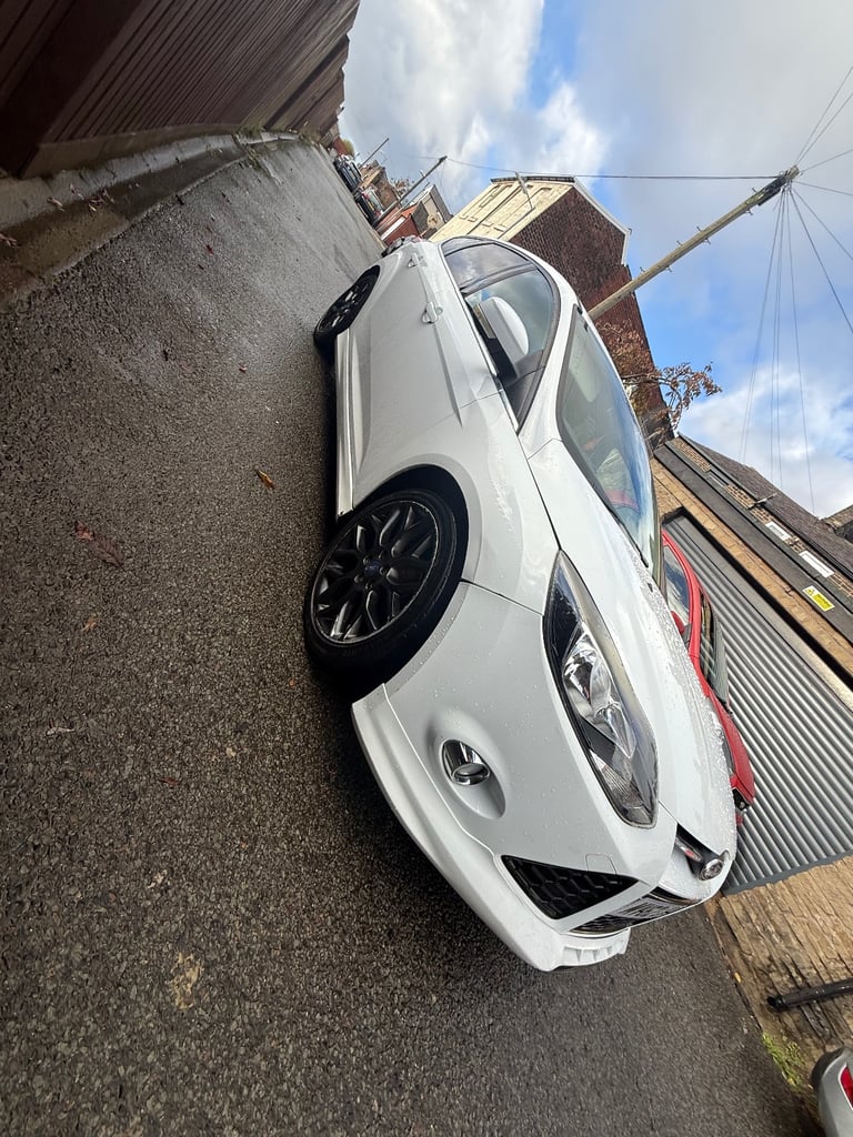 Ford, FOCUS, Hatchback, 2012, Manual, 1560 (cc), 5 doors