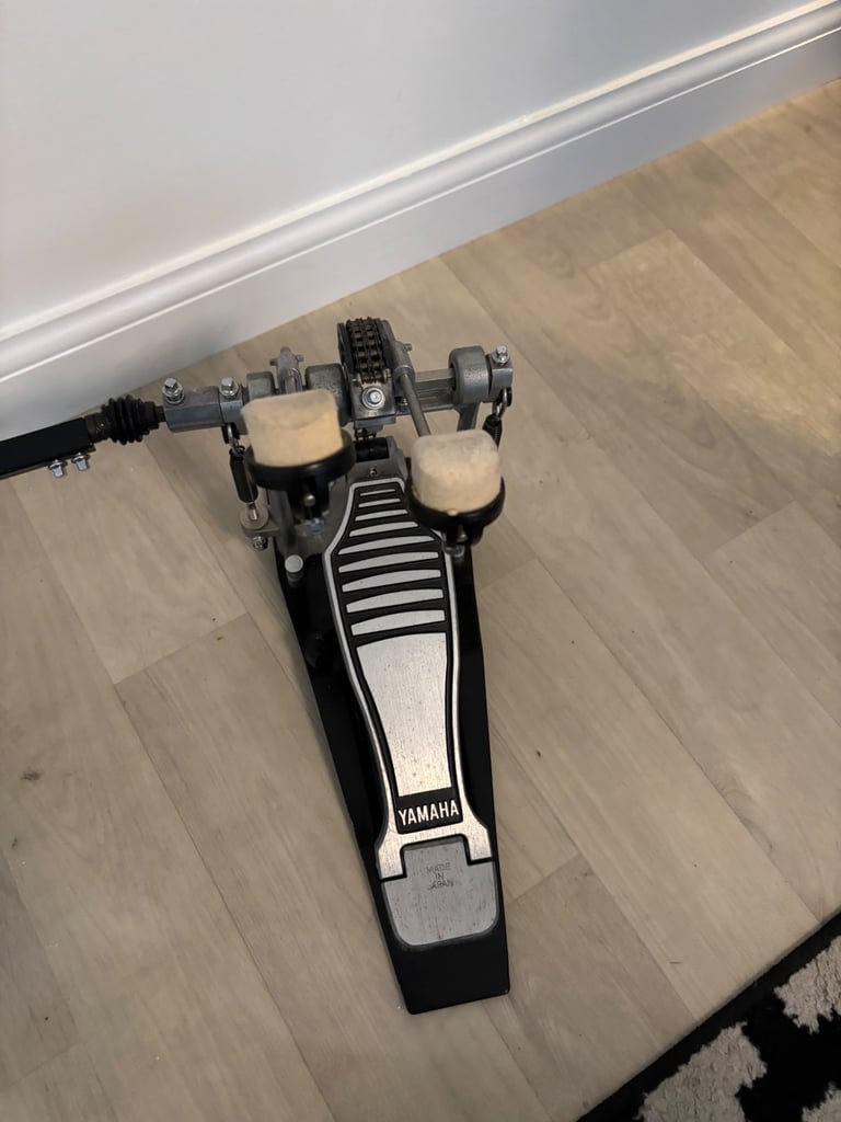 6 piece Electric Roland Drum kit plus hardware