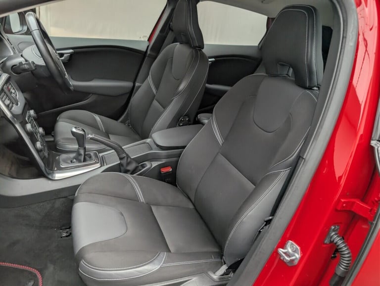 2017 Volvo V40 2.0 T2 Momentum Nav Plus Hatchback 5dr Petrol Manual Euro 6 (s/s) (122 ps)  HATCHB...