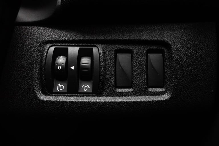 2017 Renault Clio 1.2 16V Dynamique Nav Hatchback 5dr Petrol Manual Euro 6 (75 ps) Hatchback Petr...