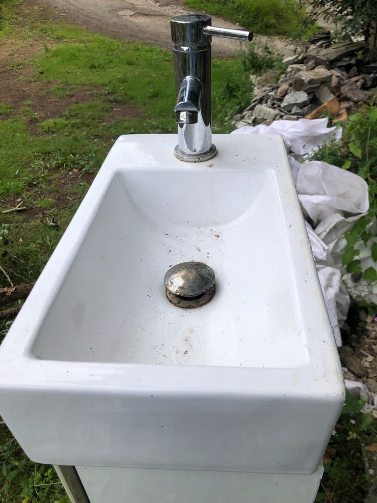 Vanity Unit & Sink Reduced to clear 