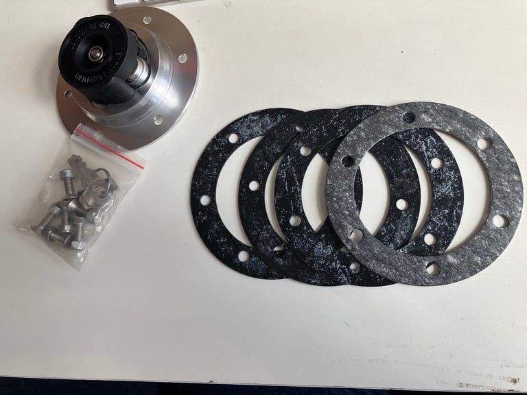 Newton equipment Aero 300 fuel filler cap flange assembly silver locking