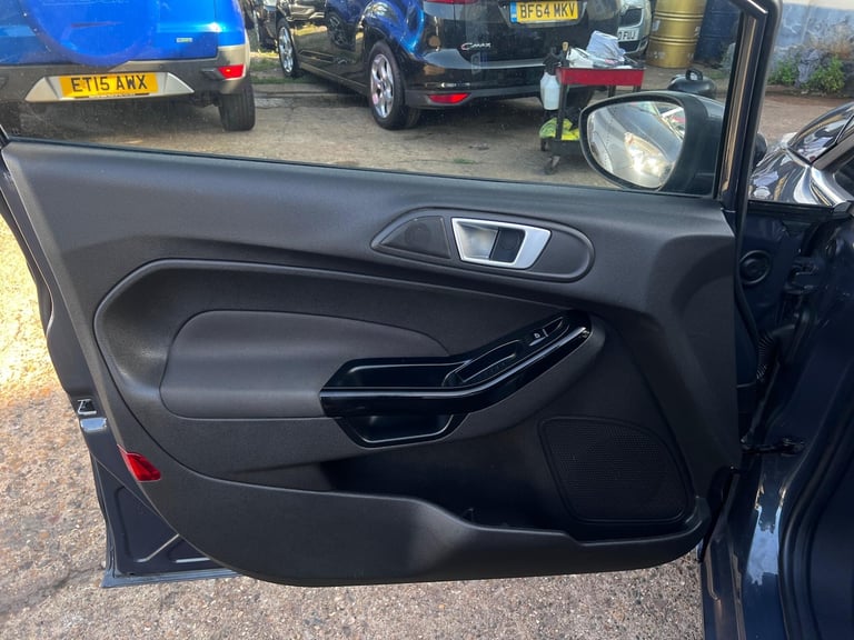 2015 Ford Fiesta 1.0T EcoBoost Zetec Euro 5 (s/s) 5dr HATCHBACK Petrol Manual