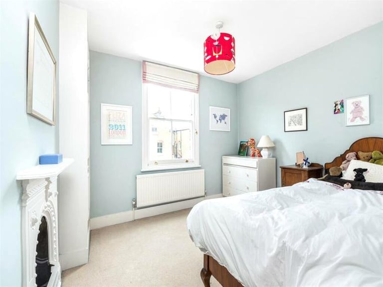 🏠 Bright and spacious room available in Seven Sisters for £750 per month, bills included.