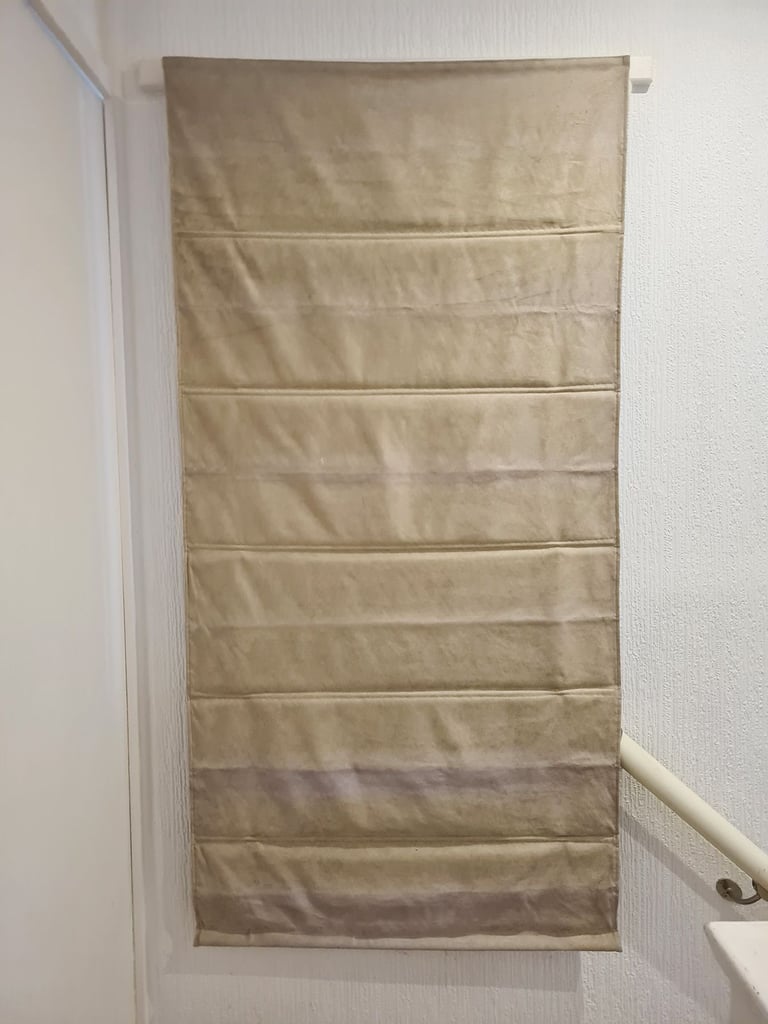 SMALL TAN / VANILLA ROMAN BLIND (45'' X 63'')