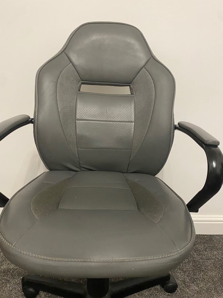 Comfy office chair for sale! With lower back surport 