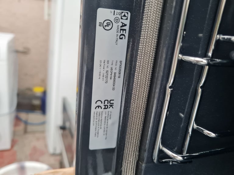 AEG SurroundCook single electric oven built-in black multifunction pyrolytic 