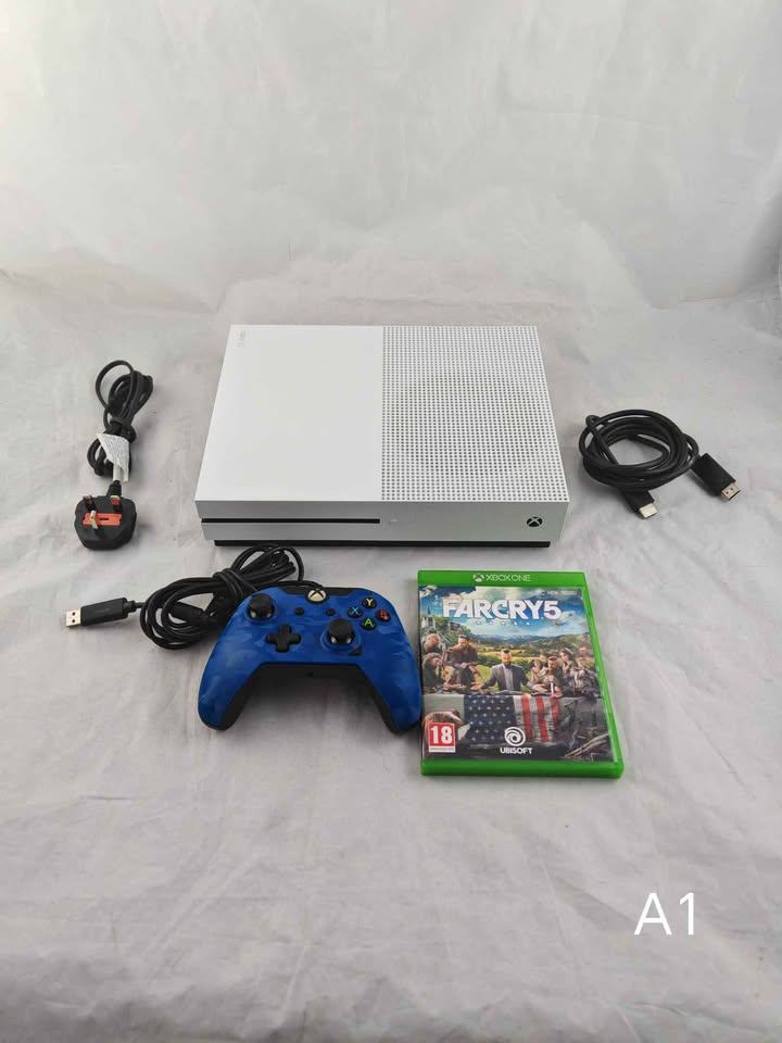image for Xbox one S 500GB + one controller + one game