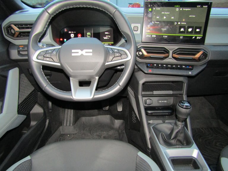  Dacia Bigster 1.2 TCe 140 EXTREME MHEV MILD HYBRID EURO 6 (s/s) LEFT HAND DRIVE  SUV Petrol Manual