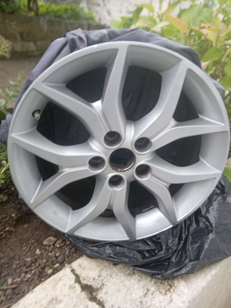 Hyundai coupe 17 inch wheel