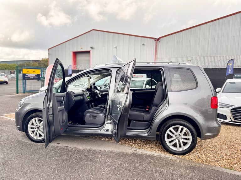 2015 Volkswagen Touran 1.6 TDI 105 BlueMotion Tech SE 5dr DSG MPV Diesel Automatic