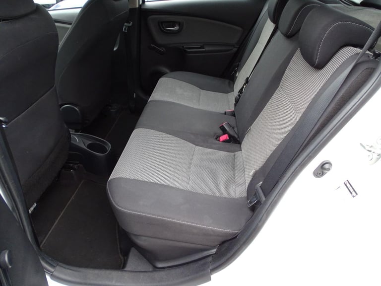 2015 Toyota Yaris 1.5 VVT-h Icon Hatchback 5dr Petrol Hybrid E-CVT Euro 6 (101 ps) HATCHBACK Petr...