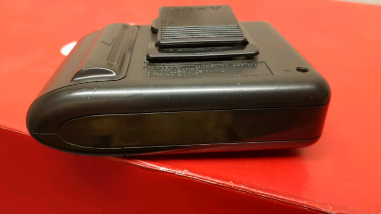 Sony walkman SRF-M45 FM/AM Mega Bass Portabl Radio 