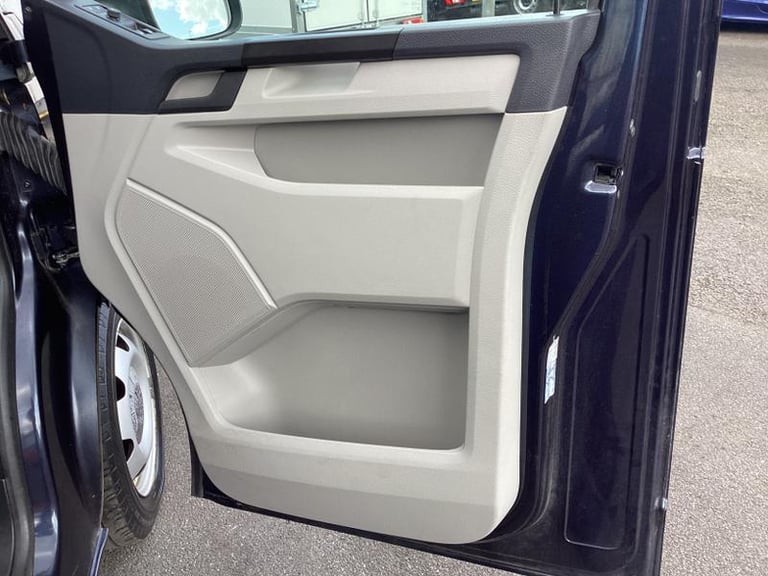 2019 Volkswagen Transporter Shuttle 2.0 TDI BlueMotion Tech S Minibus Double Cab 5dr Diesel Manua...