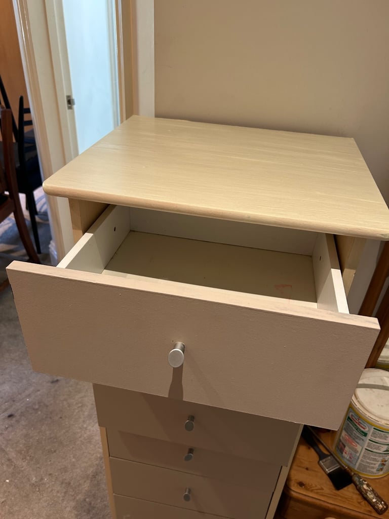 Grey Narrow Chest of Drawers with 6 Drawers  H42in/107cm W19in/48cm D16in/41cm Good condition  D077