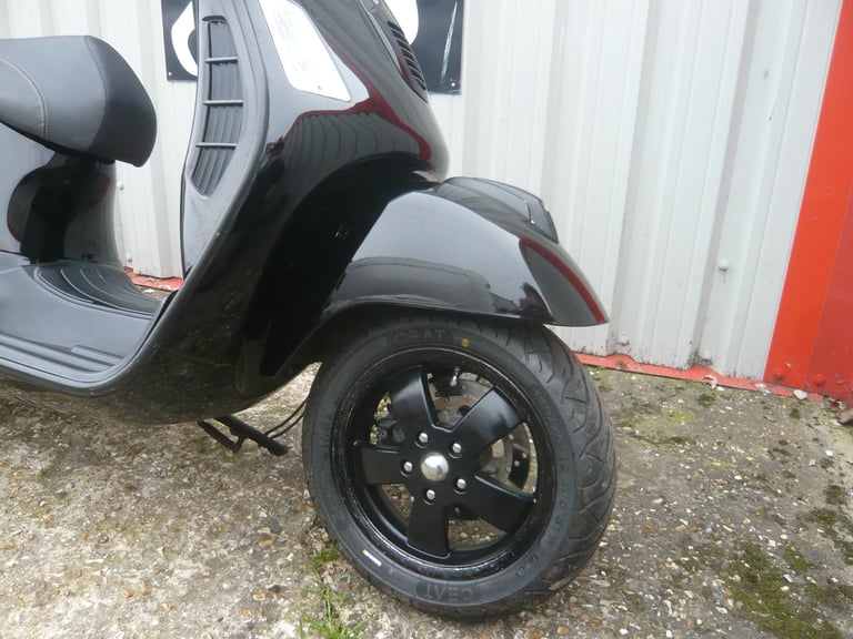 Piaggio Vespa GTS 125 SUPER 2014 LEARNER LEGAL SCOOTER 50 SH N X R RR MAX S WING