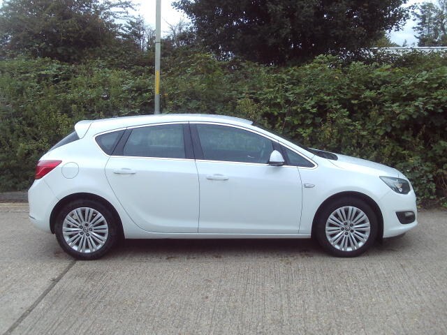 2016 Vauxhall Astra 1.4i 16V Excite 5dr White 36k Miles FSH Years MOT Warranty HATCHBACK Petrol M...