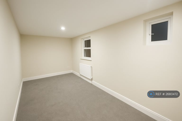 3 bedroom flat in Church Road, London, E10 (3 bed) (#2680472)