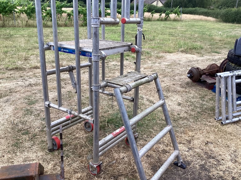 Scaffold tower podium  