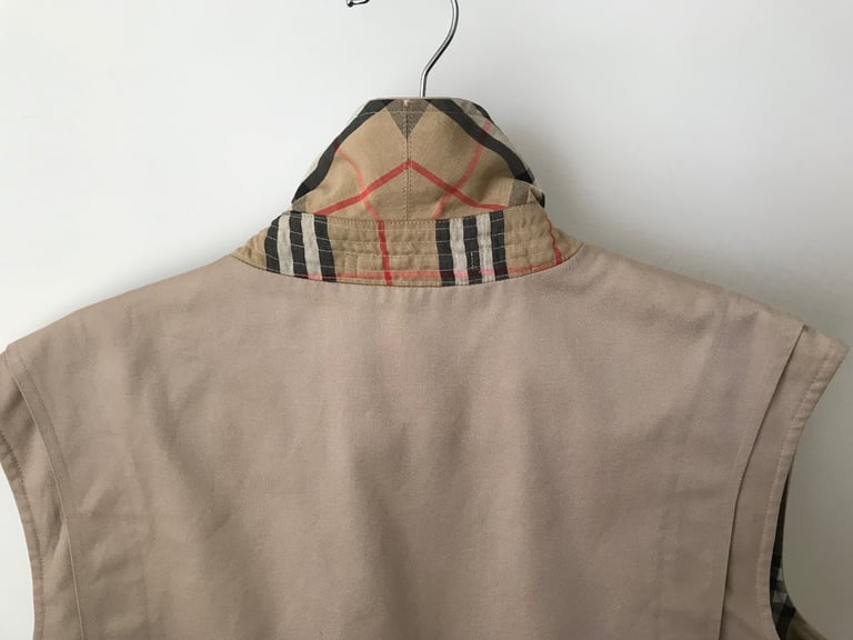 Burberrys Gilet Sleeveless Jacket Nova check lined beige size medium.