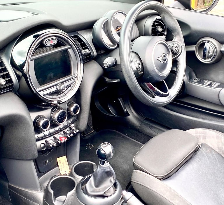  MINI Convertible 1.5 Cooper Euro 6 (s/s) 2dr Petrol Manual