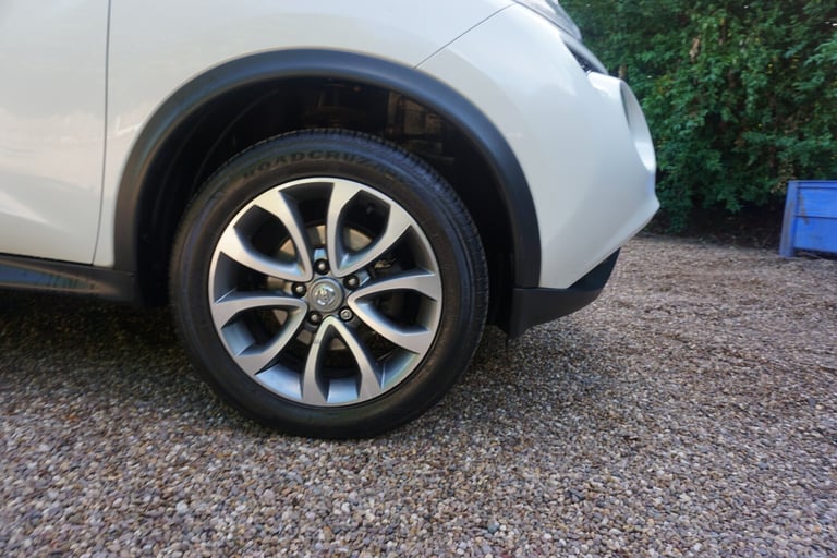 2017 Nissan Juke 1.2 DiG-T Tekna 5dr HATCHBACK Petrol Manual - Image 17