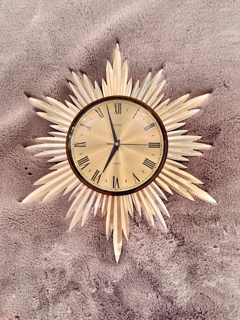 image for Vintage Quartz’s gold metal sunburst wall clock 48cm x 40.5cm, battery operated