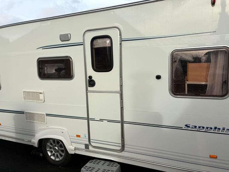 SOLD PENDING COLLECTION-2005 Sterling Eccles Sapphire 5 Berth