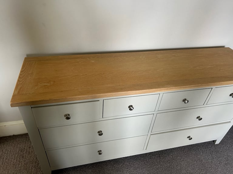 Chest of drawers