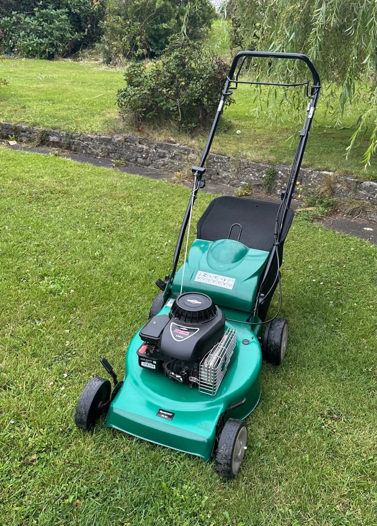 Qualcast 18”cut Selfdrive petrol lawnmower Briggs 450 Series easy start engine mower serviced 