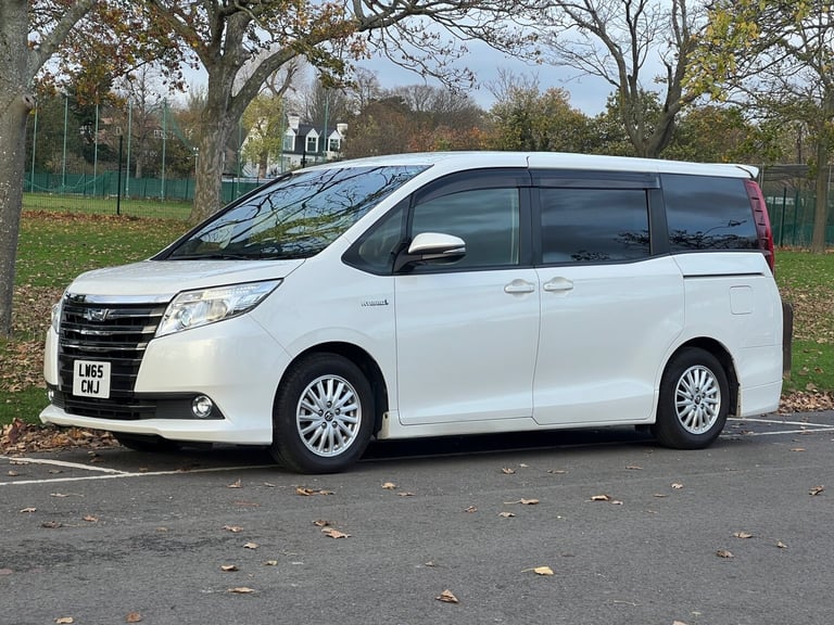 2015 Toyota Noah MPV Hybrid Electric  Automatic