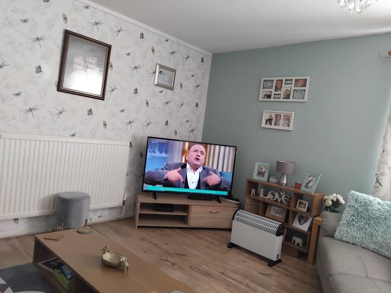 2 bed 1st floor flat llanedyrn 