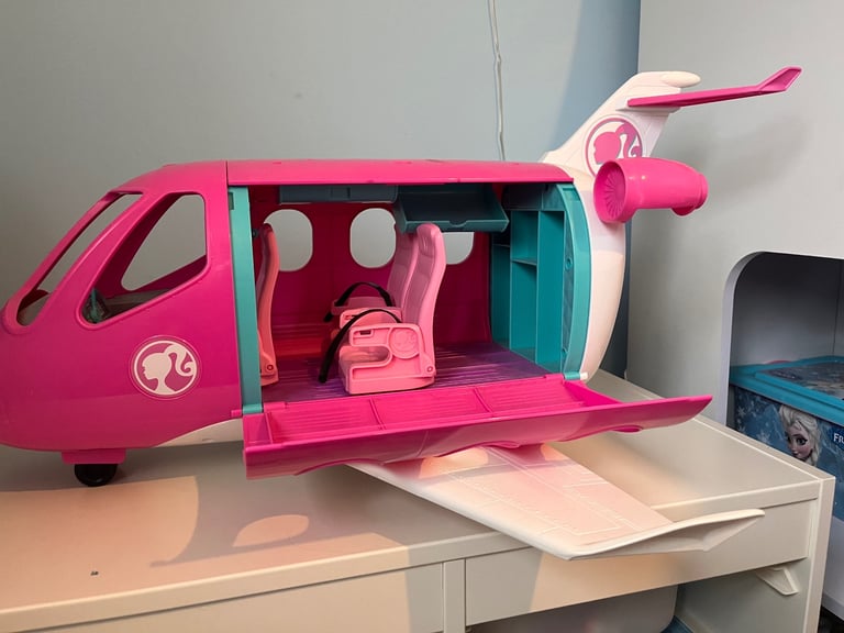 Barbie aeroplane 
