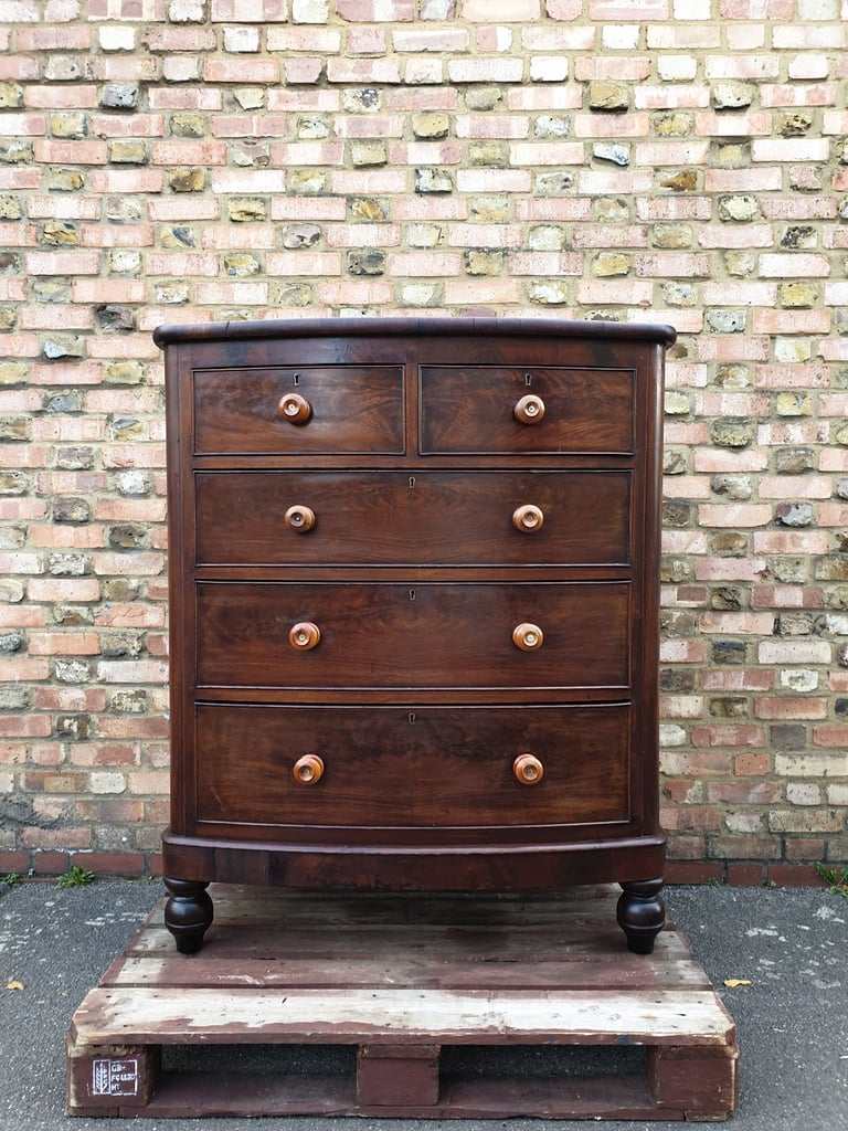 Beautiful Antique Mahogany chest of drawers Commode Regency style bow front 