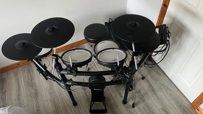 Roland TD-27KV Electronic Drum Kit – Excellent Condition, Includes Amp & Throne