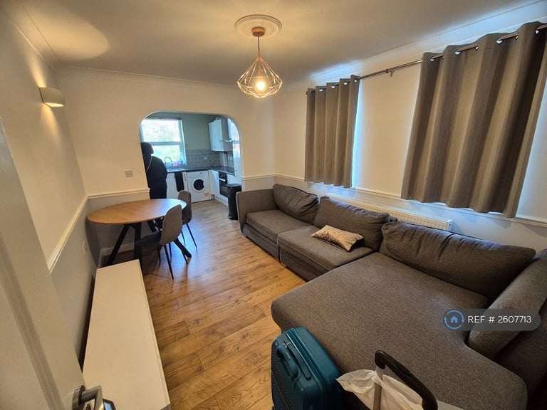 4 bedroom flat in Locket Road, Harrow, HA3 (4 bed) (#2607713)