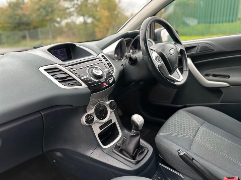 2011 Ford Fiesta 1.4 Titanium 5dr HATCHBACK Petrol Manual