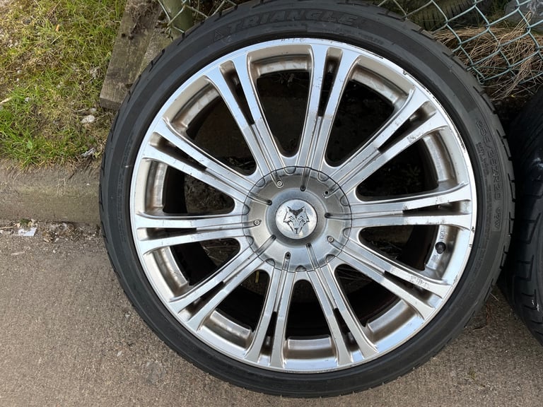 image for 20” Alloy wheels with 255/35 ZR20 tyres.