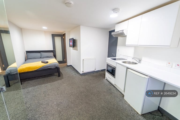 Studio flat in Vicarage Road, Kings Heath, Birmingham, B14 (#2649234)