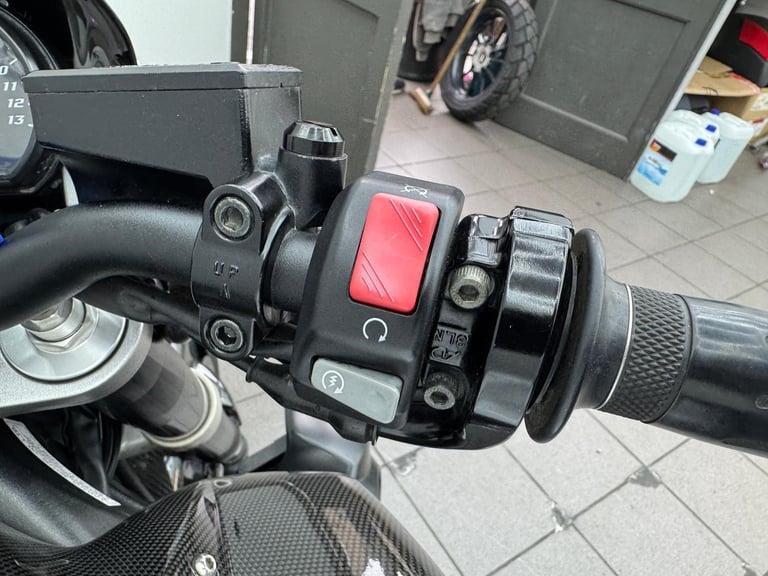 YAMAHA FZ1 N FAZER 1000 SILVER 2007 07 REG JUST 15,015 MILES MIVV FULL SYSTEM
