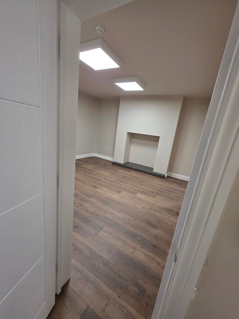 BEAUTY ROOM TO RENT W14 0AS